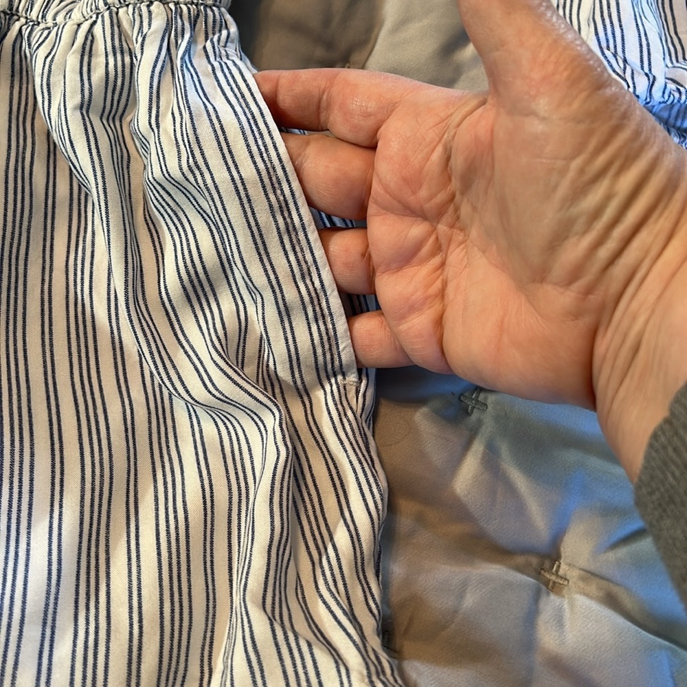 3 for 30$ Hollister Striped Off-Shoulder Romper - Picture 3 of 6